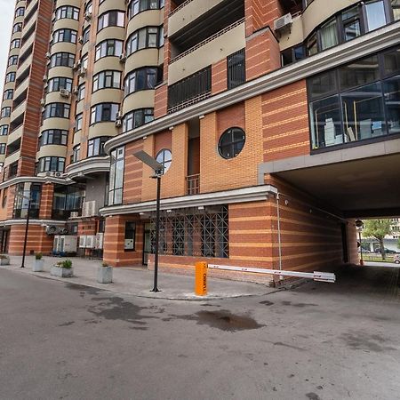 New Building Near Arena City Lesi Ukrainky 7A 키예프 외부 사진