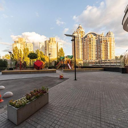 New Building Near Arena City Lesi Ukrainky 7A 키예프 외부 사진