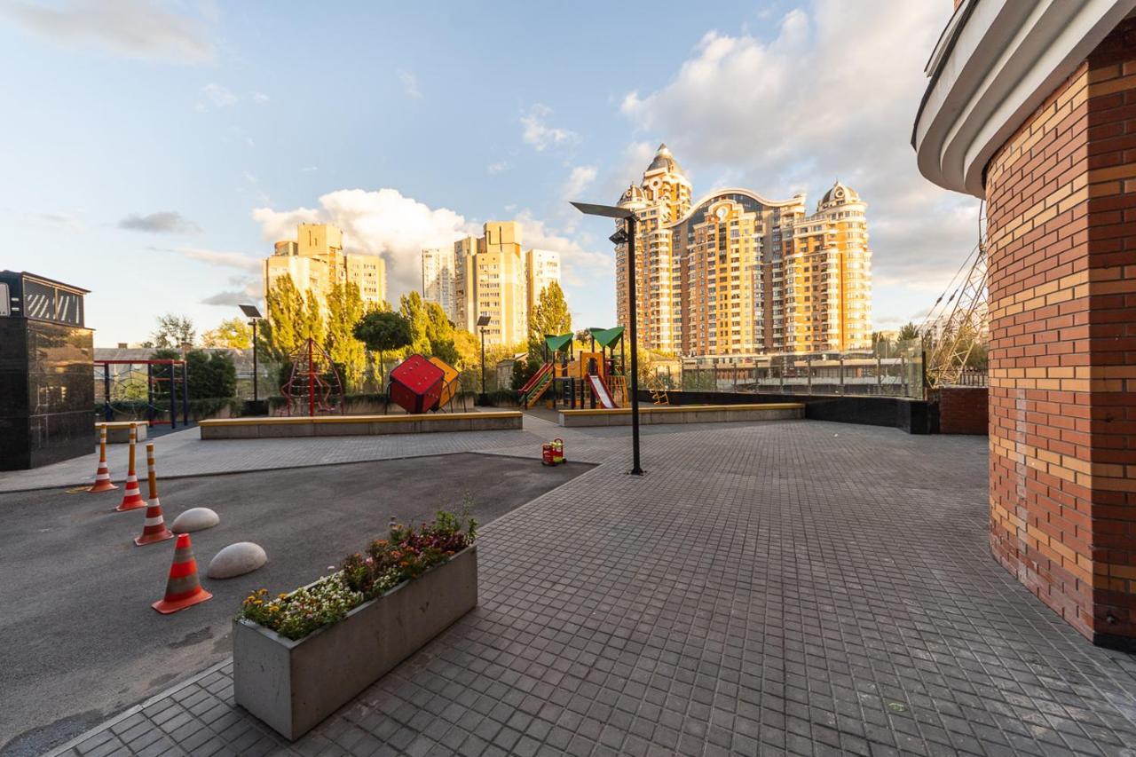 New Building Near Arena City Lesi Ukrainky 7A 키예프 외부 사진